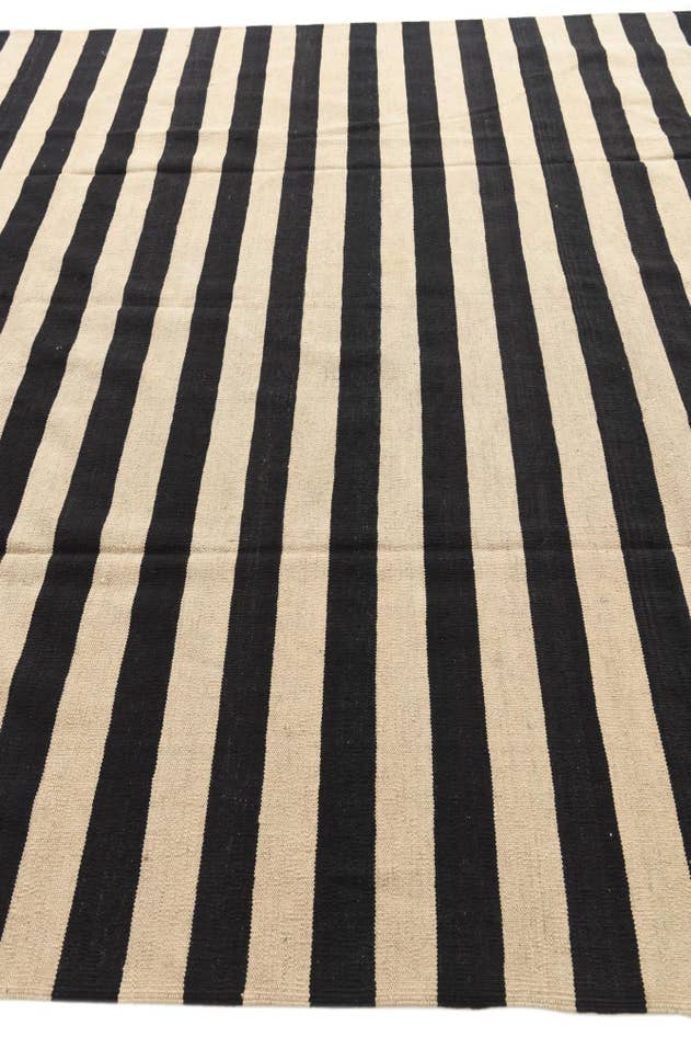 Detail image of 8' 5 x 11' 3 Hand Woven Kilim Modern Wool Rug