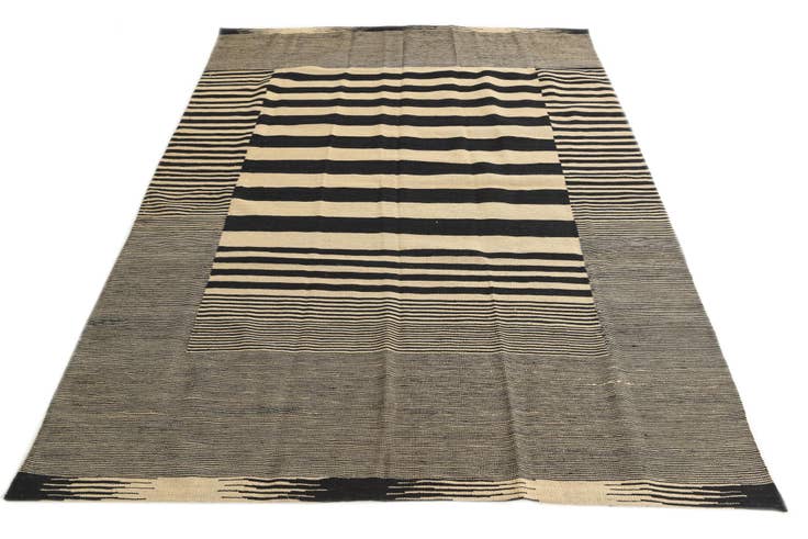 Detail image of 5' 9 x 7' 8 Hand Woven Kilim Modern Wool Rug