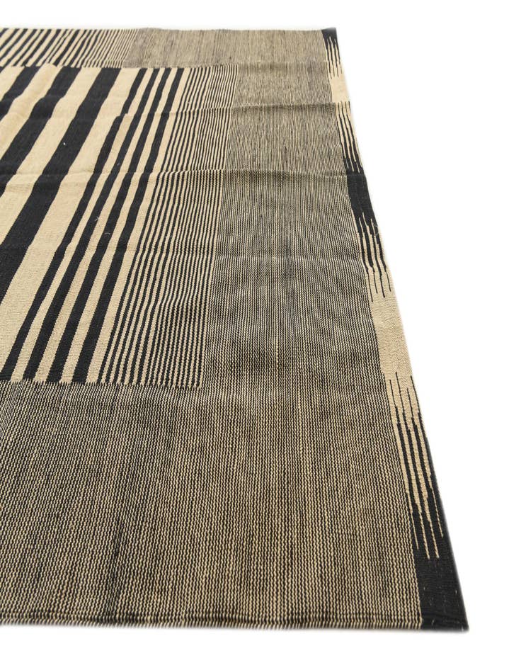 Detail image of 5' 9 x 7' 8  Hand Woven Kilim Modern Wool Rug
