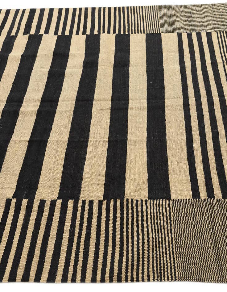 Detail image of 5' 9 x 7' 8  Hand Woven Kilim Modern Wool Rug