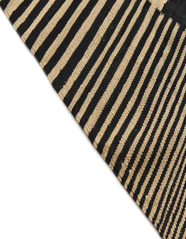 Detail image of 5' 9 x 7' 8  Hand Woven Kilim Modern Wool Rug