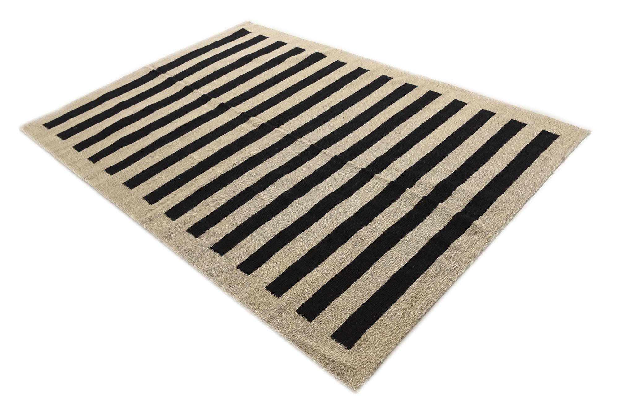 5' 7 x 7' 10 Hand Woven Kilim Modern Wool Rug