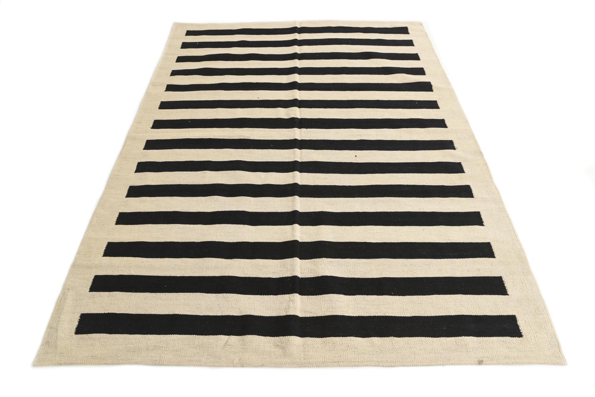 5' 7 x 7' 10 Hand Woven Kilim Modern Wool Rug