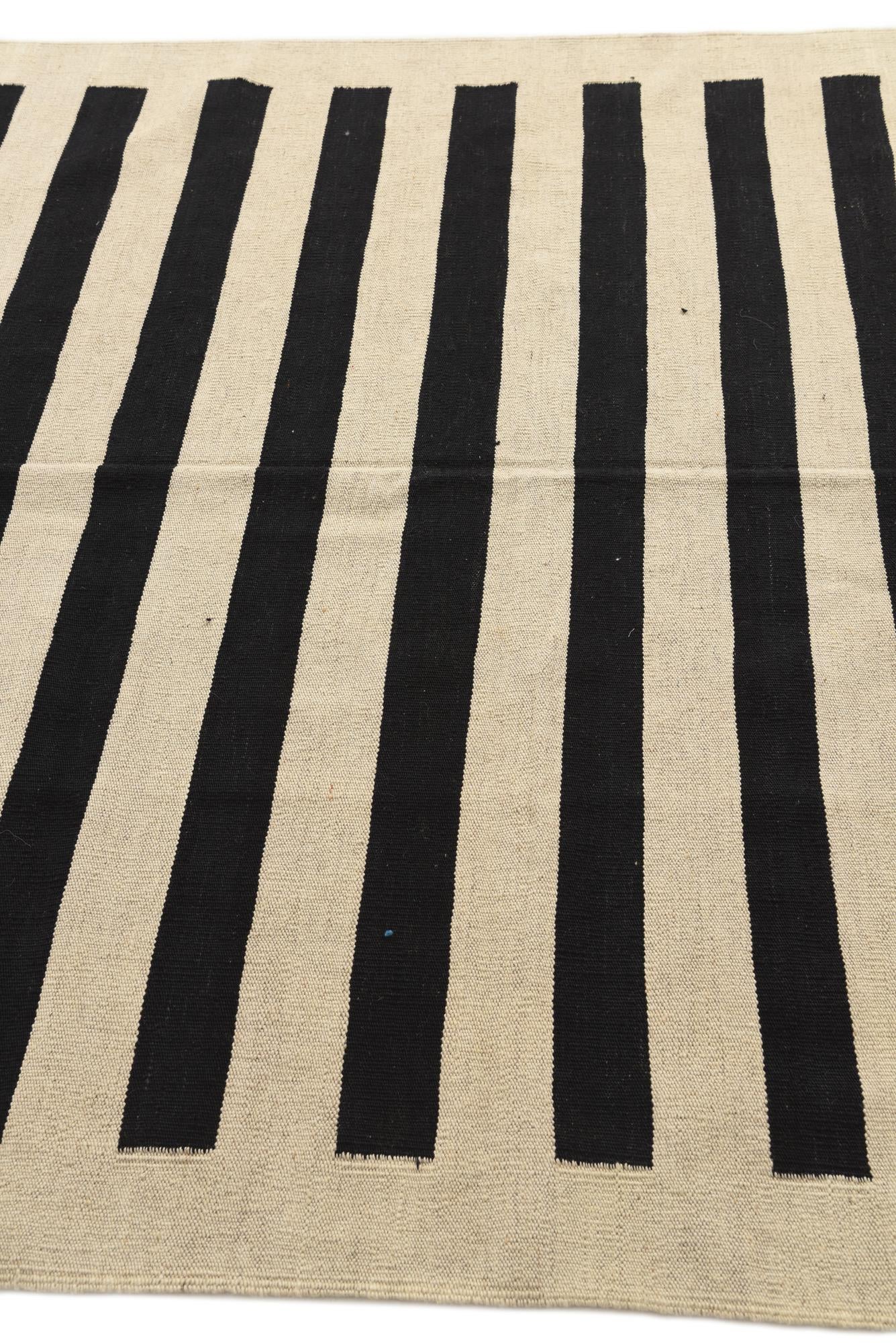 5' 7 x 7' 10 Hand Woven Kilim Modern Wool Rug