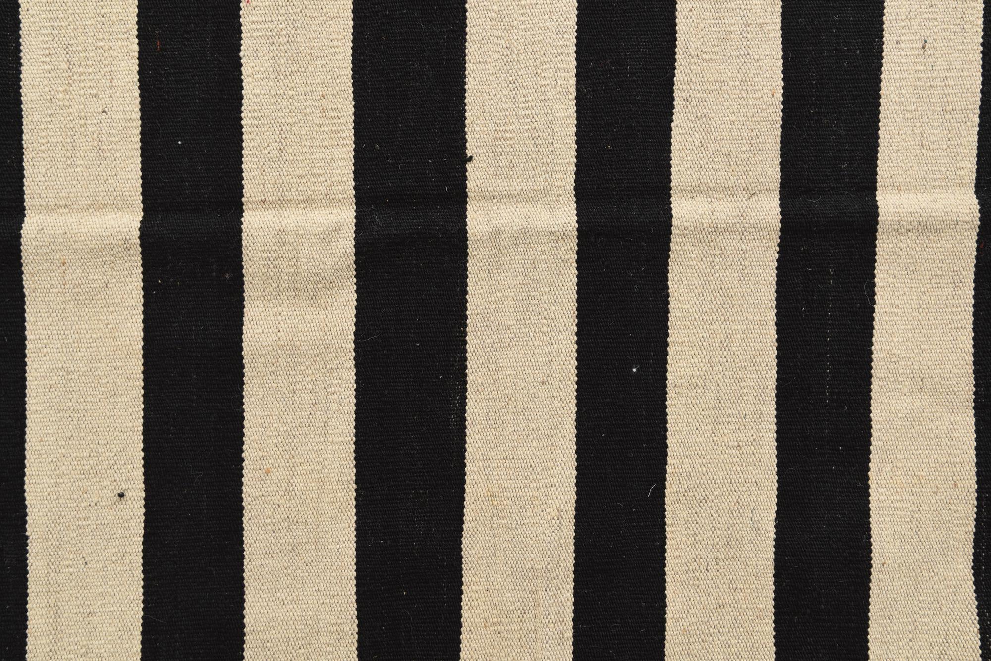 5' 7 x 7' 10 Hand Woven Kilim Modern Wool Rug
