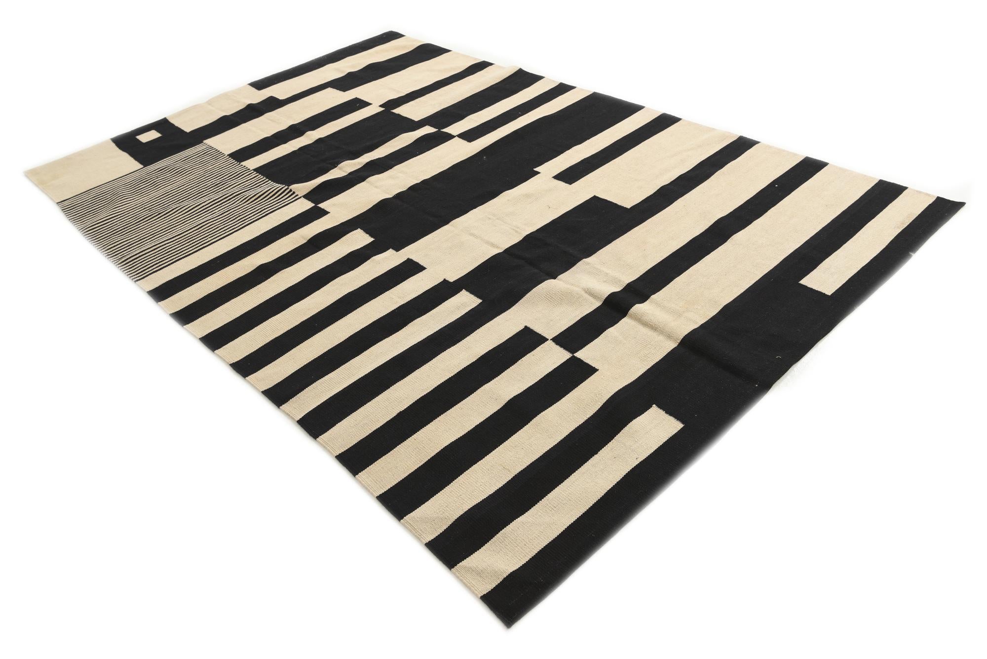 5' 7 x 10' 6 Hand Woven Kilim Modern Wool Rug