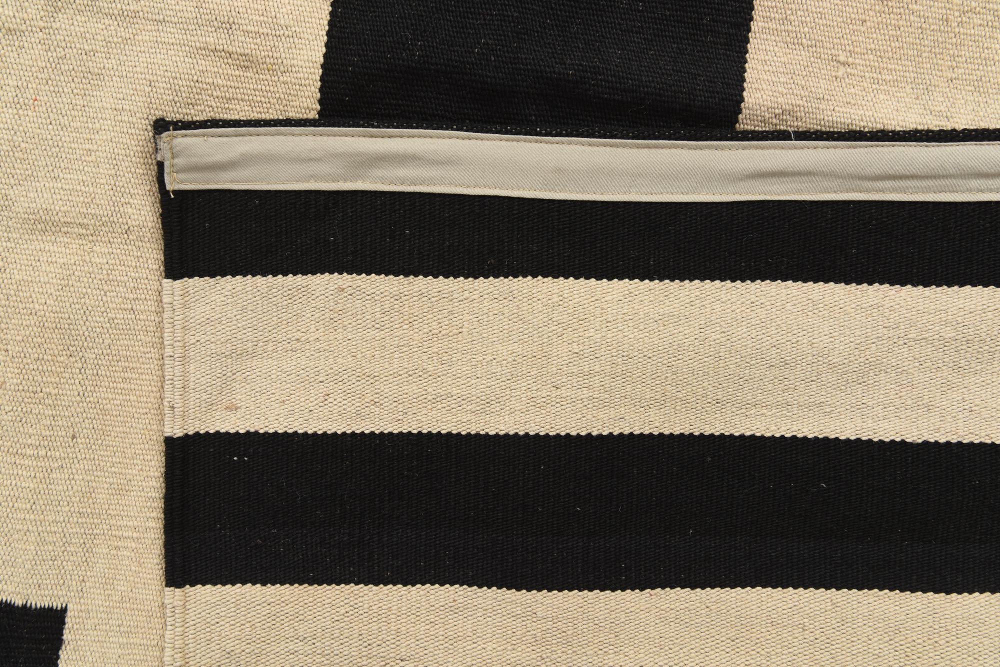 5' 7 x 10' 6 Hand Woven Kilim Modern Wool Rug