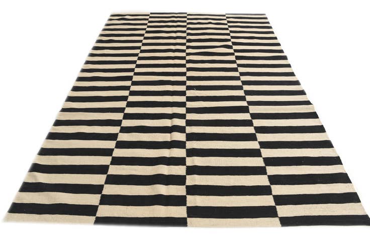 Detail image of 6' 7 x 9' 8 Hand Woven Kilim Modern Wool Rug