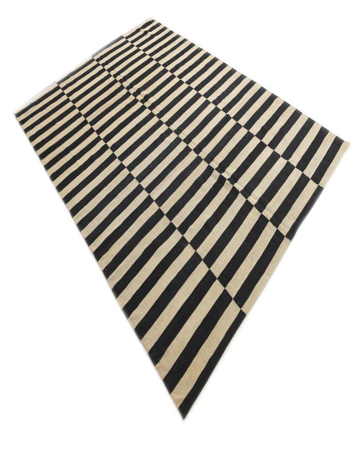 Detail image of 7' x 9' 10  Hand Woven Kilim Modern Wool Rug