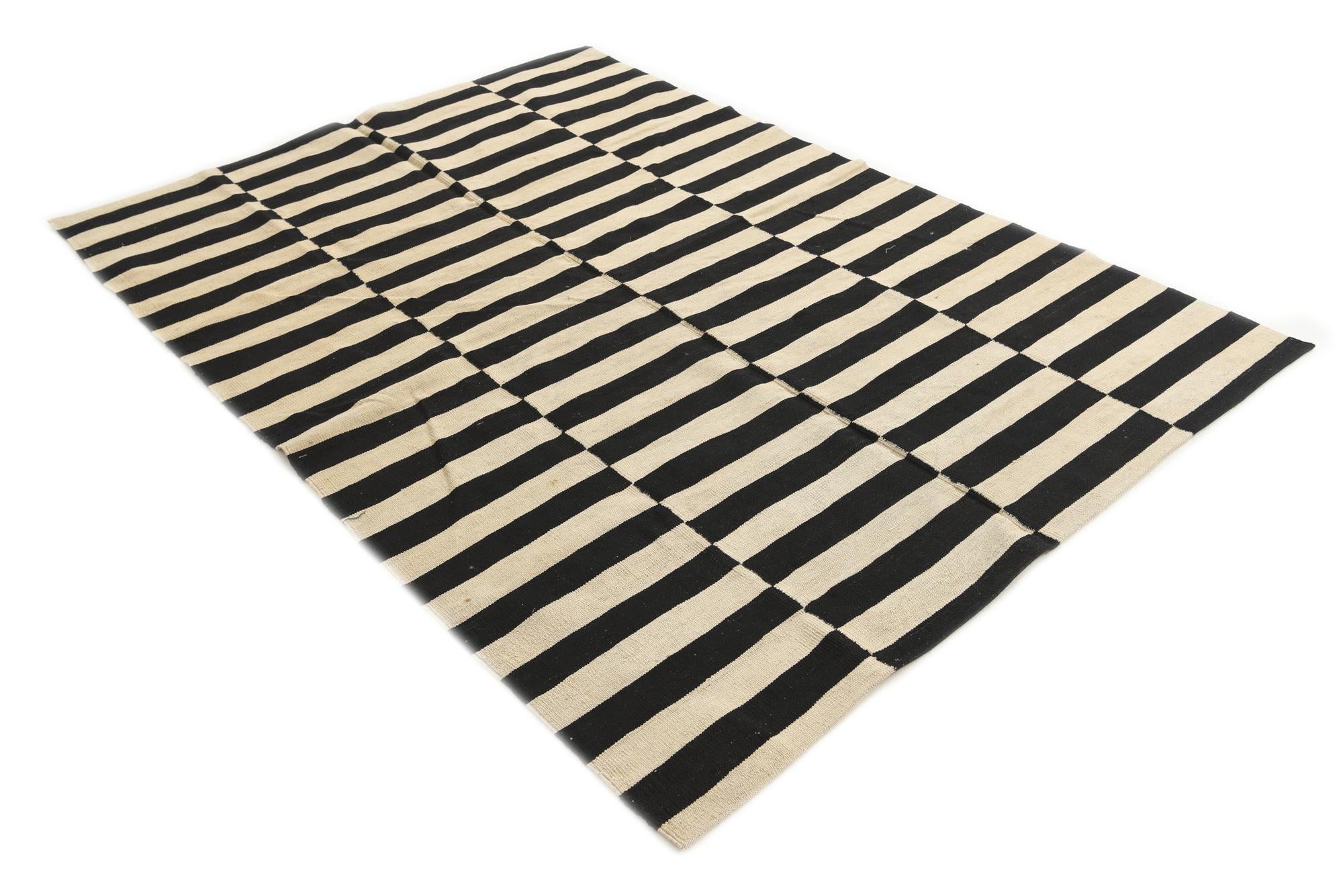 5' 4 x 7' 8 Hand Woven Kilim Modern Wool Rug
