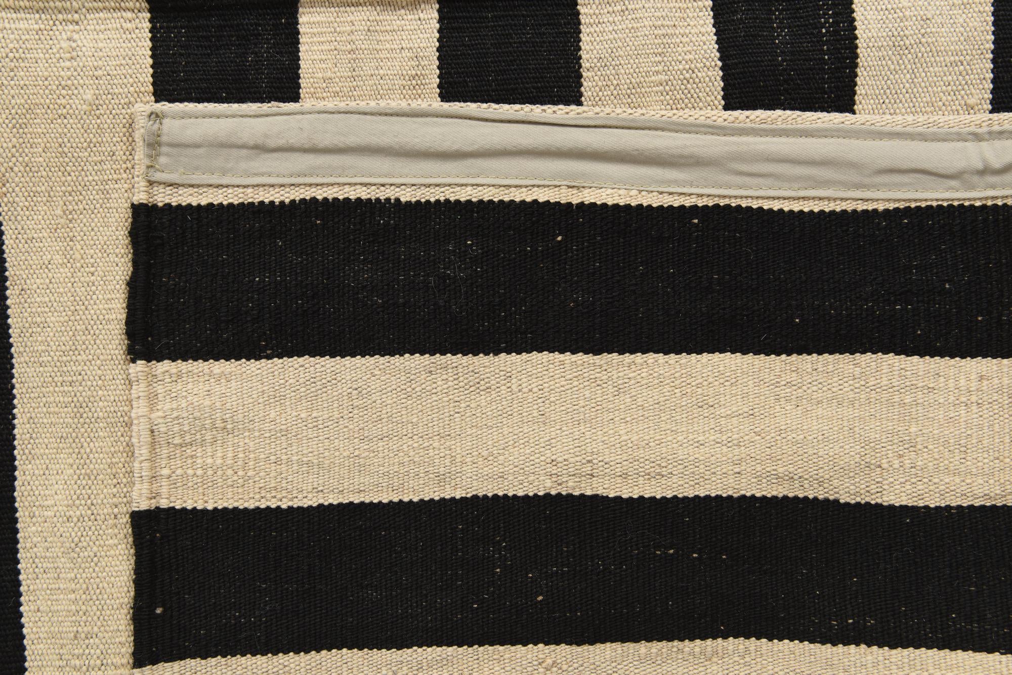 5' 4 x 7' 8 Hand Woven Kilim Modern Wool Rug