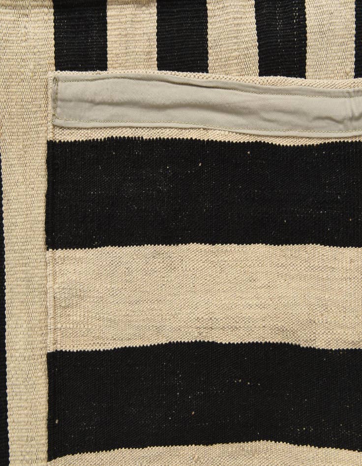Detail image of 5' 4 x 7' 8  Hand Woven Kilim Modern Wool Rug