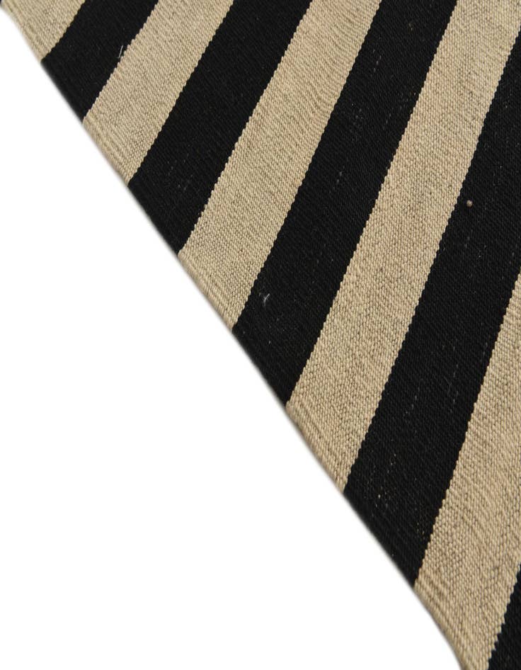 Detail image of 5' 8 x 8'  Hand Woven Kilim Modern Wool Rug