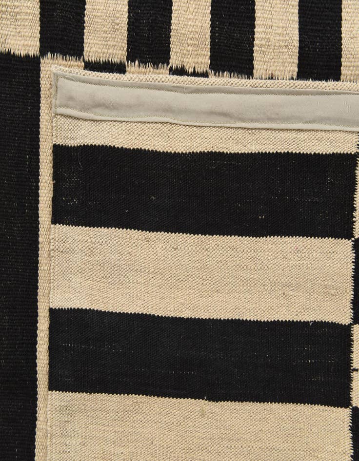 Detail image of 5' 8 x 8'  Hand Woven Kilim Modern Wool Rug