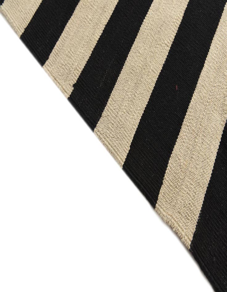 Detail image of 6' 8 x 9' 9  Hand Woven Kilim Modern Wool Rug