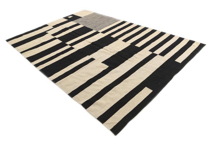 Detail image of 6' 10 x 9' 8 Hand Woven Kilim Modern Wool Rug