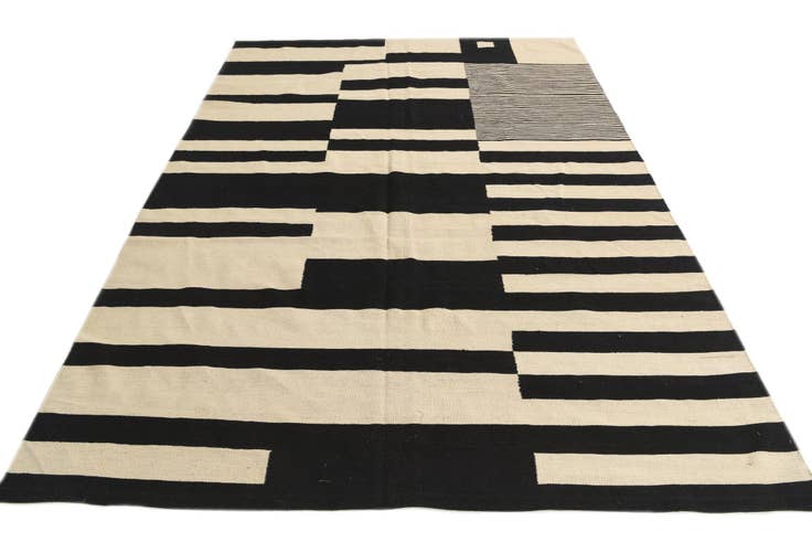 Detail image of 6' 10 x 9' 8 Hand Woven Kilim Modern Wool Rug