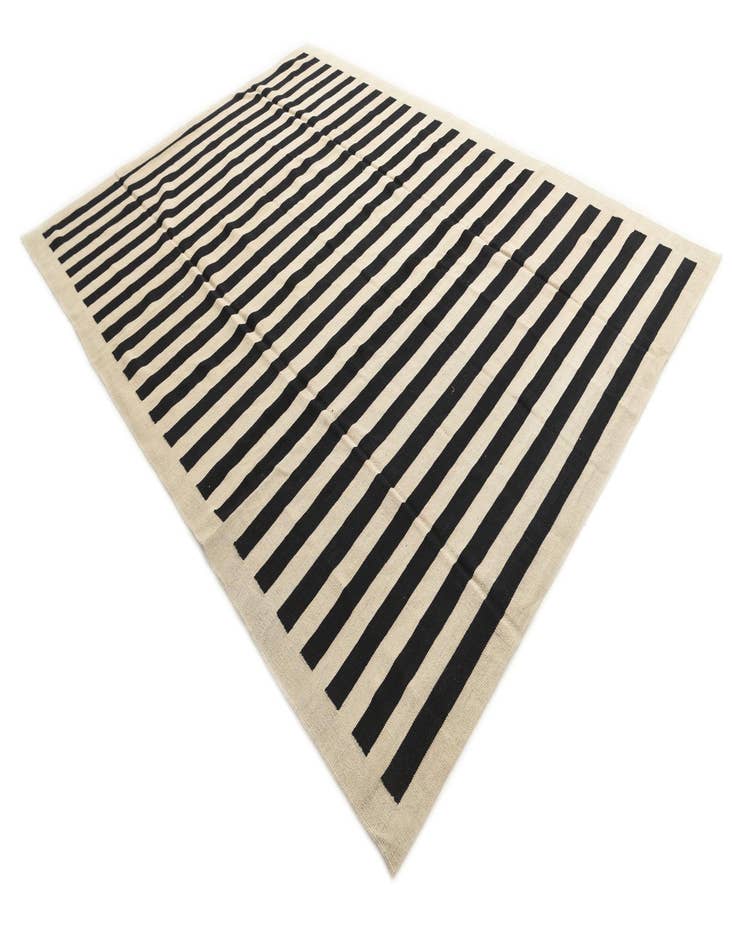 Detail image of 8' x 11' 1  Hand Woven Kilim Modern Wool Rug