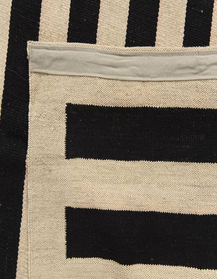 Detail image of 8' x 11' 1  Hand Woven Kilim Modern Wool Rug