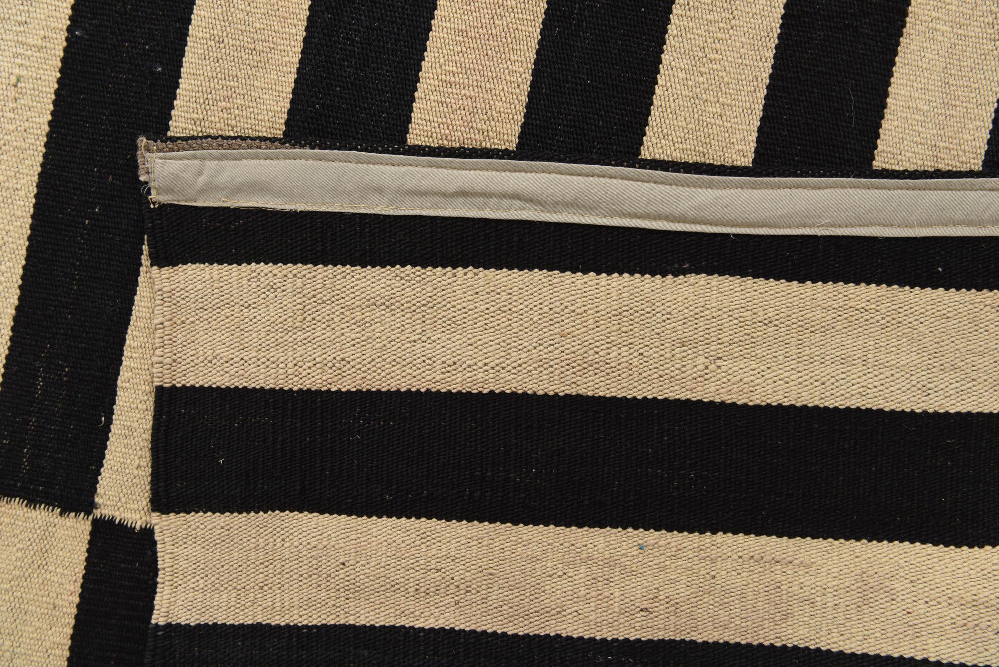 6' 9 x 9' 8 Hand Woven Kilim Modern Wool Rug