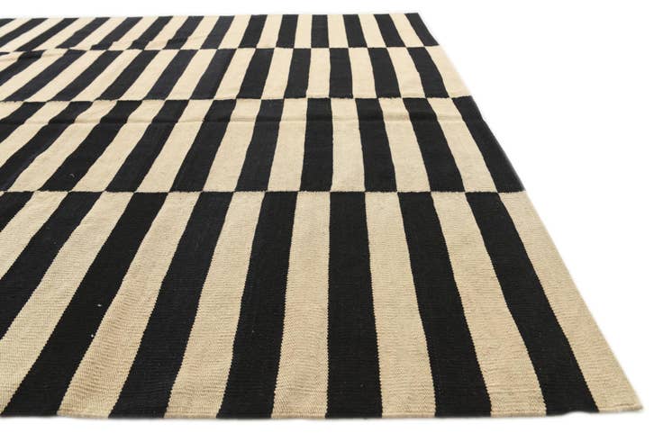 Detail image of 6' 6 x 9' 7 Hand Woven Kilim Modern Wool Rug