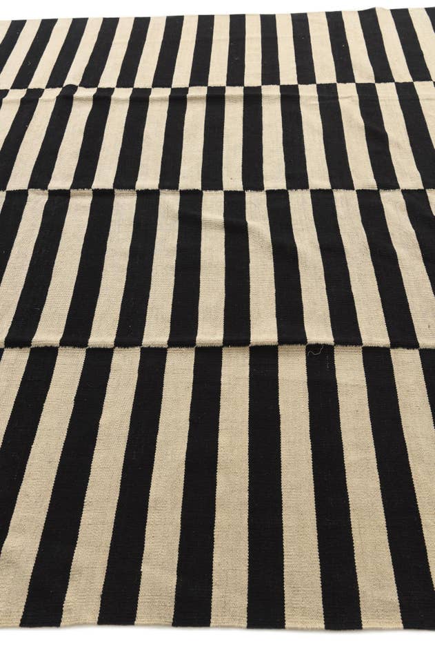 Detail image of 8' 1 x 9' 7 Hand Woven Kilim Modern Wool Rug