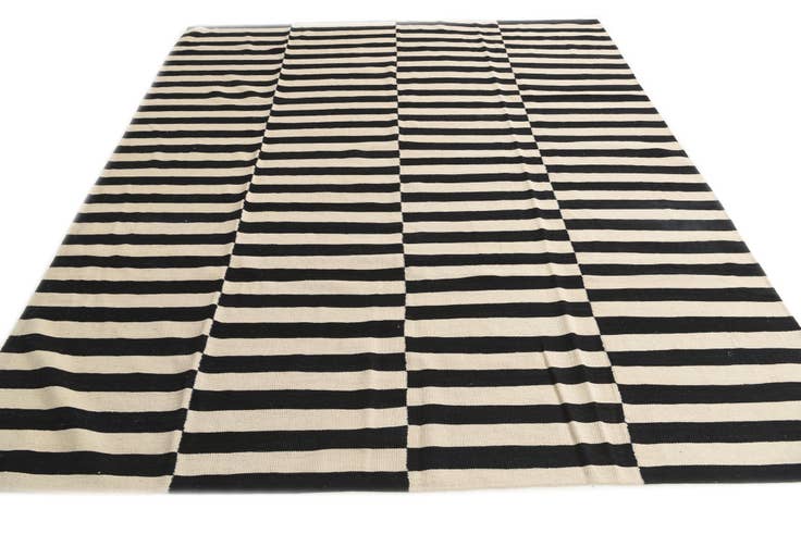 Detail image of 8' 4 x 9' 10 Hand Woven Kilim Modern Wool Rug