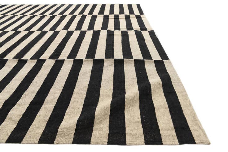 Detail image of 8' 4 x 9' 10 Hand Woven Kilim Modern Wool Rug