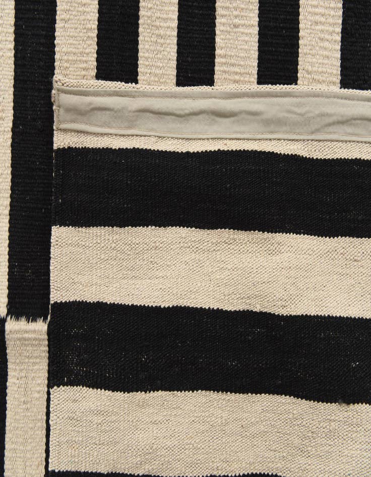 Detail image of 8' 4 x 9' 10  Hand Woven Kilim Modern Wool Rug