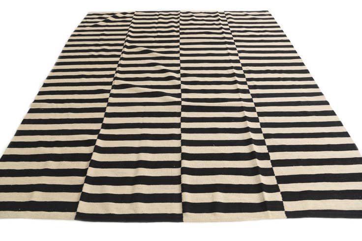 Detail image of 8' 5 x 9' 9 Hand Woven Kilim Modern Wool Rug