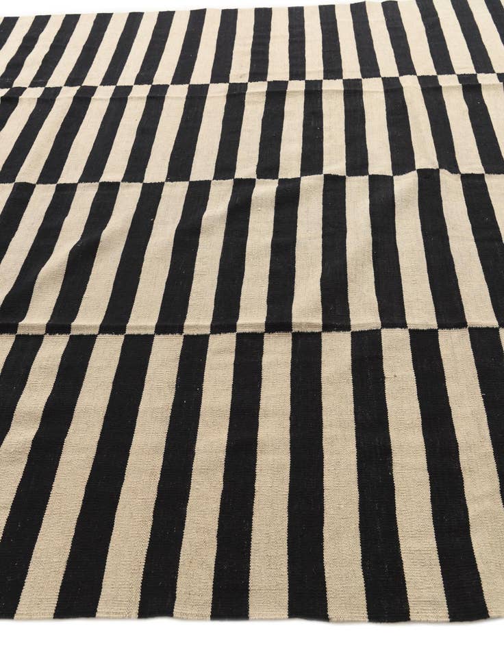 Detail image of 8' 5 x 9' 9  Hand Woven Kilim Modern Wool Rug