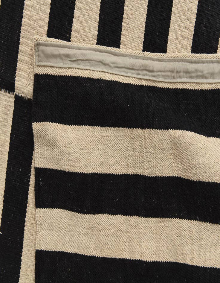 Detail image of 8' 5 x 9' 9  Hand Woven Kilim Modern Wool Rug