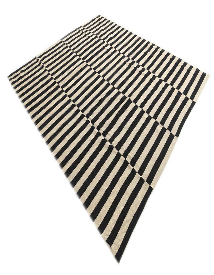 Detail image of 8' 3 x 9' 8  Hand Woven Kilim Modern Wool Rug