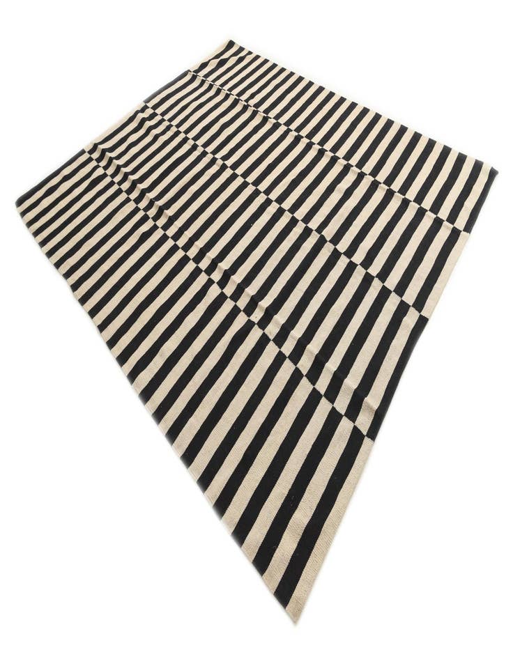 Detail image of 8' 2 x 9' 9  Hand Woven Kilim Modern Wool Rug