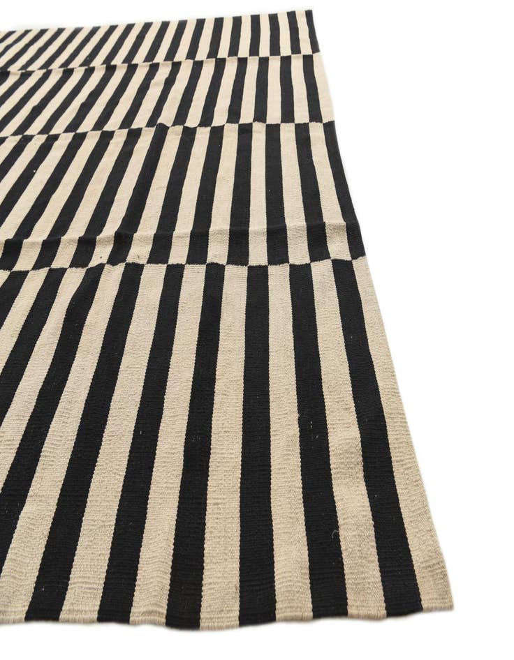 Detail image of 8' 2 x 9' 9  Hand Woven Kilim Modern Wool Rug