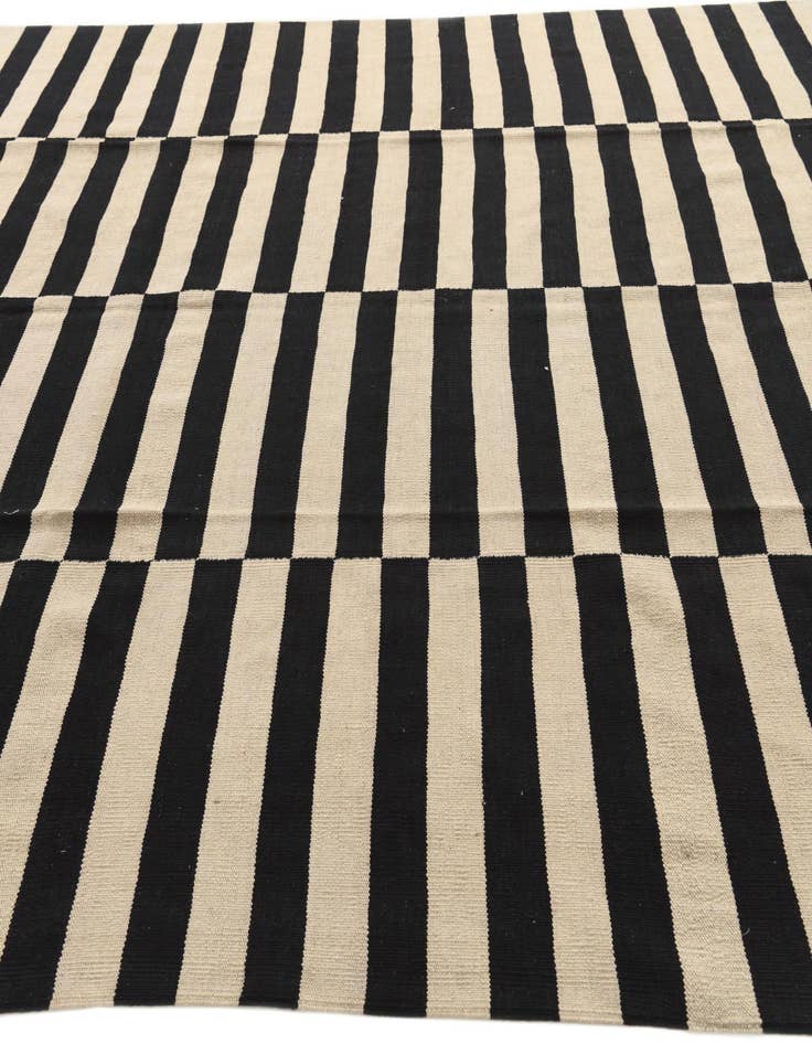 Detail image of 8' 2 x 9' 9  Hand Woven Kilim Modern Wool Rug