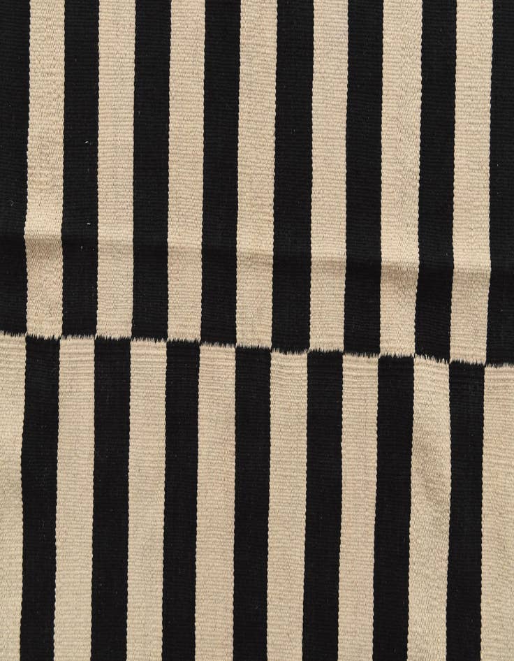 Detail image of 8' 2 x 9' 9  Hand Woven Kilim Modern Wool Rug