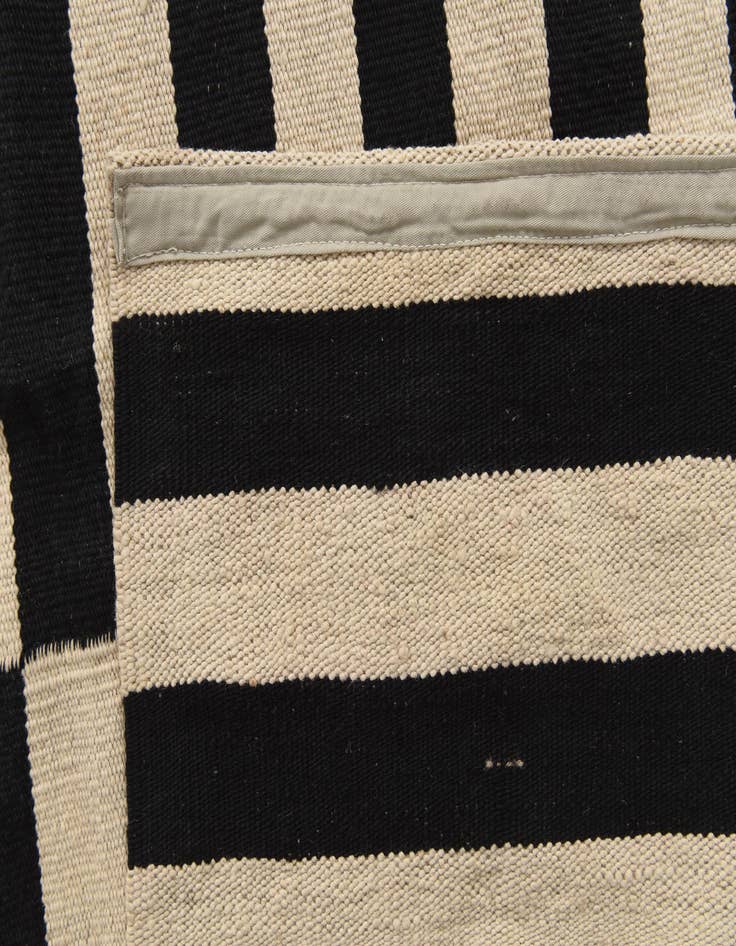 Detail image of 8' 2 x 9' 9  Hand Woven Kilim Modern Wool Rug