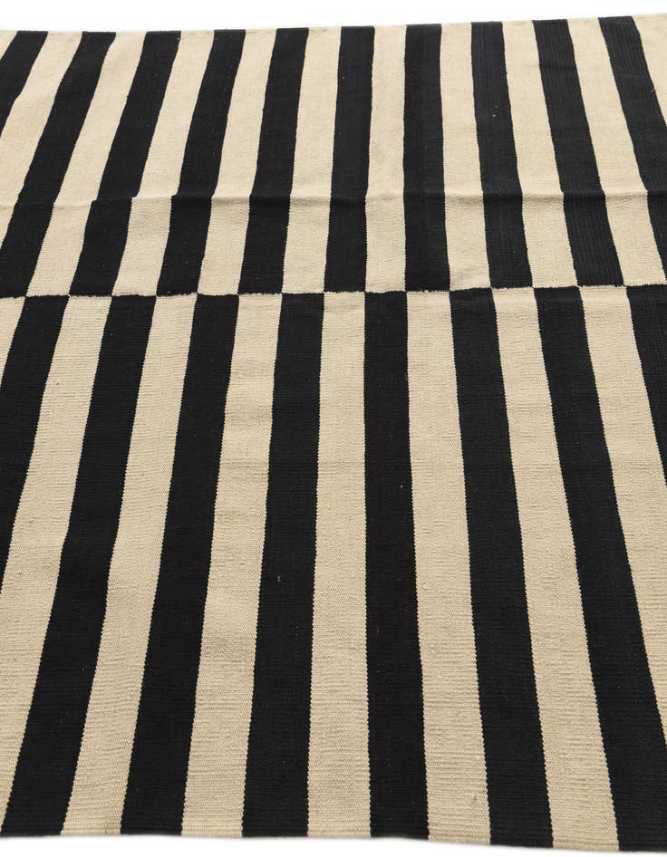 Detail image of 5' 8 x 8'  Hand Woven Kilim Modern Wool Rug