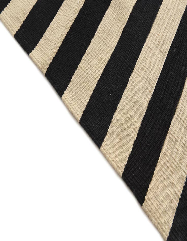 Detail image of 5' 8 x 8'  Hand Woven Kilim Modern Wool Rug