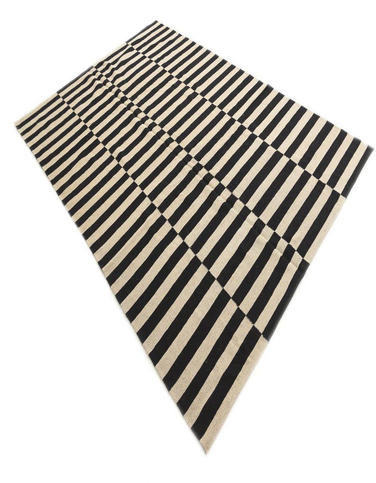 Detail image of 6' 9 x 10'  Hand Woven Kilim Modern Wool Rug