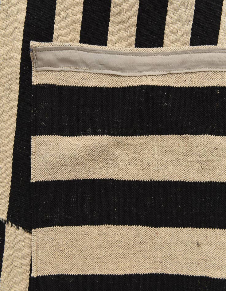 Detail image of 6' 9 x 10'  Hand Woven Kilim Modern Wool Rug