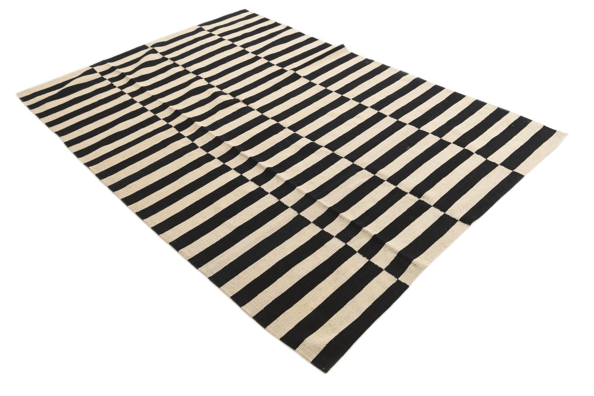 5' 6 x 7' 10 Hand Woven Kilim Modern Wool Rug