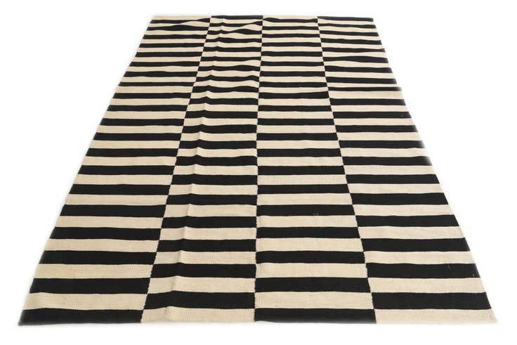 Detail image of 5' 6 x 7' 10 Hand Woven Kilim Modern Wool Rug