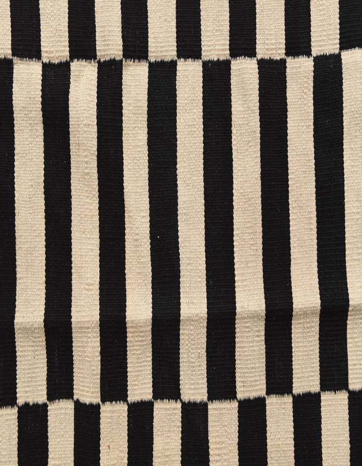 Detail image of 5' 6 x 7' 10  Hand Woven Kilim Modern Wool Rug