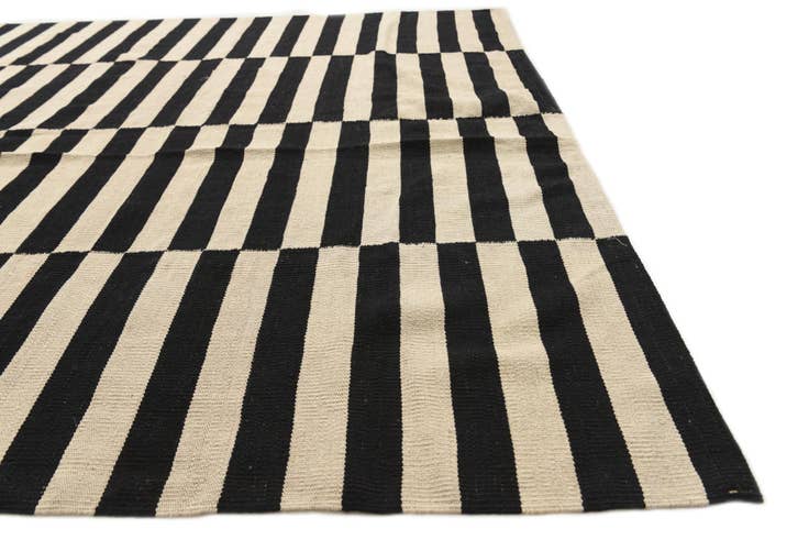 Detail image of 6' 5 x 9' 9 Hand Woven Kilim Modern Wool Rug