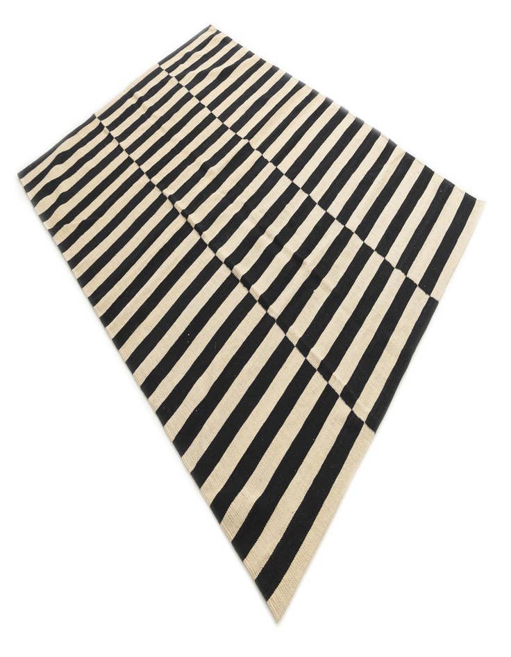 Detail image of 5' 8 x 7' 10  Hand Woven Kilim Modern Wool Rug