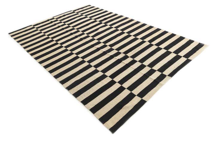 5' 6 x 8' 7 Hand Woven Kilim Modern Wool Rug