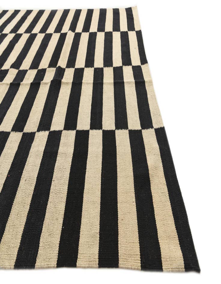 Detail image of 5' 6 x 8' 7  Hand Woven Kilim Modern Wool Rug