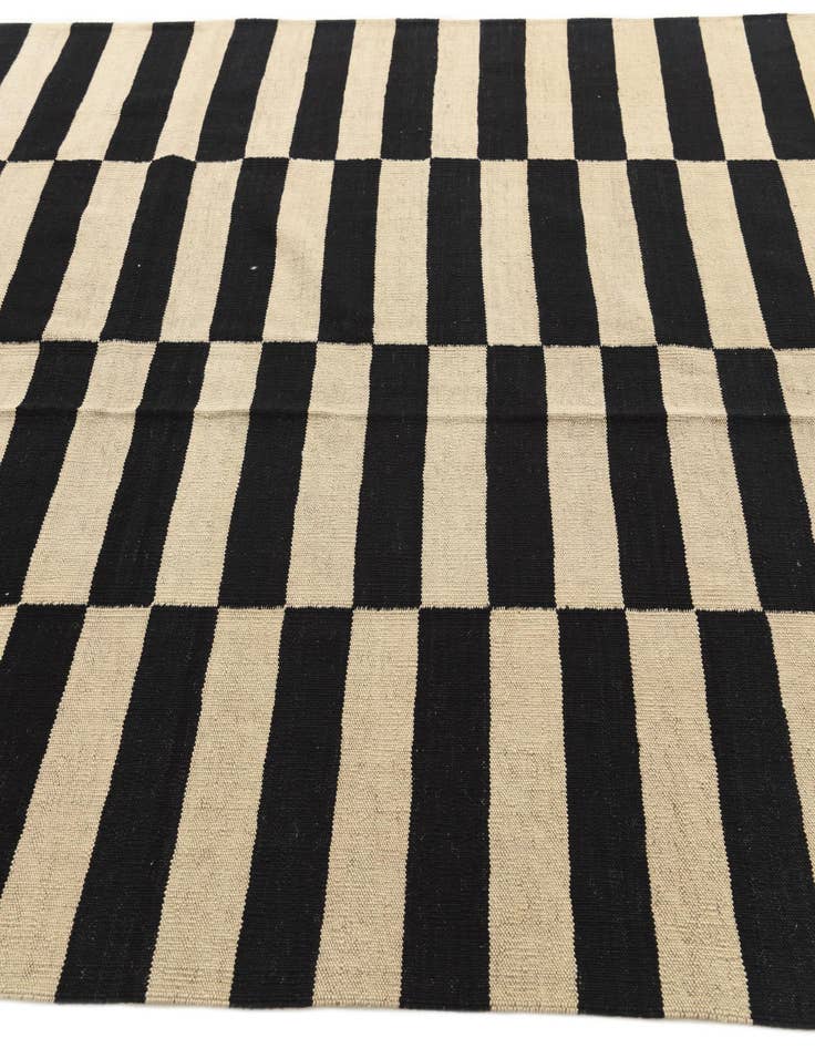 Detail image of 5' 6 x 8' 7  Hand Woven Kilim Modern Wool Rug